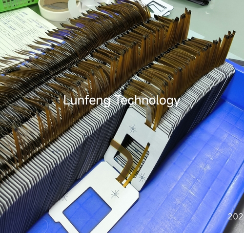 Dernières nouvelles de l'entreprise Processus d'assemblage de commutateur à membrane en circuit imprimé flexible (FPC) chez Lunfeng