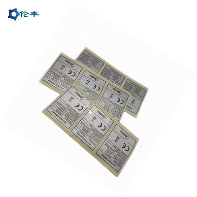 Un bon prix. Étiquette autocollant en argent résistant aux rayons UV avec imprimante flexo et adhésif acrylique permanent pour appareils électroniques et utilisation en extérieur en ligne